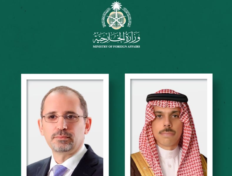 وزير الخارجية ونظيره الأردني يستعرضان مستجدات الأوضاع بالمنطقة