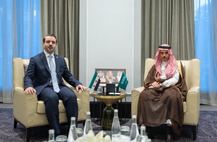 وزير الخارجية يستعرض مع نظيره السوري العلاقات بين البلدين 