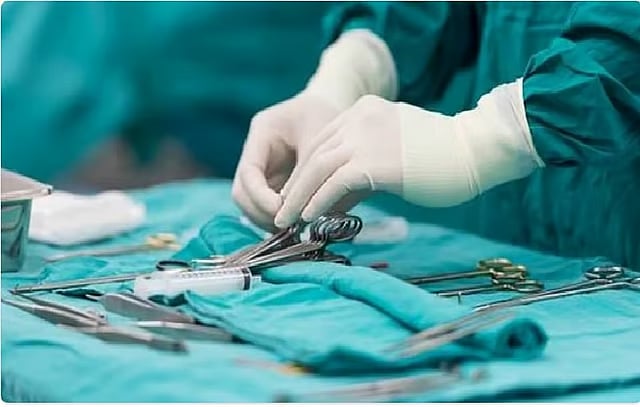 تُصنّف حالتها بعالية الخطورة.. استئصال المرارة بالمنظار لمريضة في مستشفى الأفلاج العام 