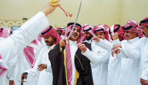 «الردادية».. فن شعبي تاريخي يواصل حضوره في المناسبات الاجتماعية