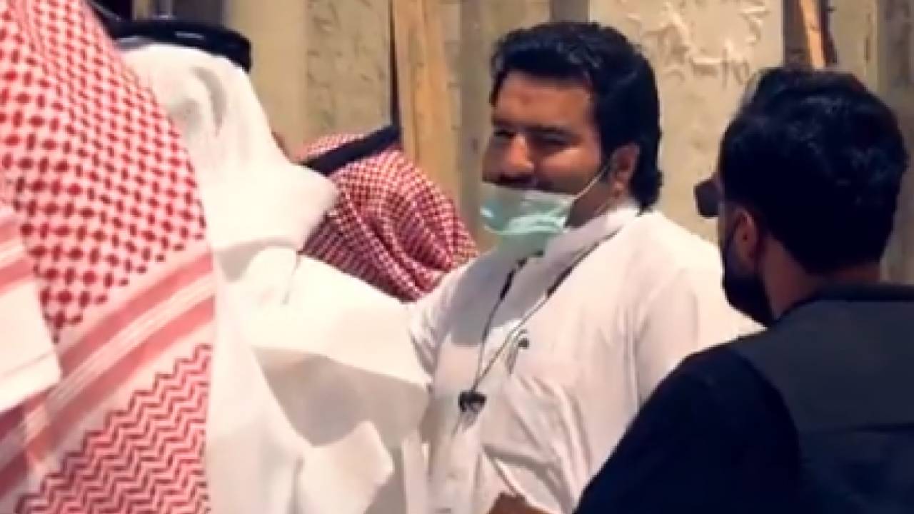 بالفيديو.. مراقبو «الموارد البشرية» يضبطون مخالفي قرار «منع العمل تحت أشعة الشمس»