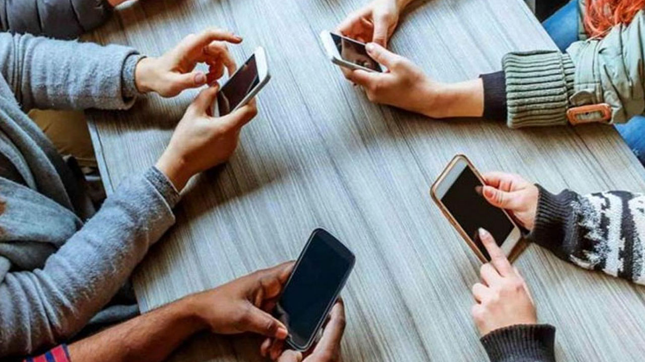 18 ضعف المرحاض.. الهواتف الذكية أرض خصبة للبكتيريا الخطرة