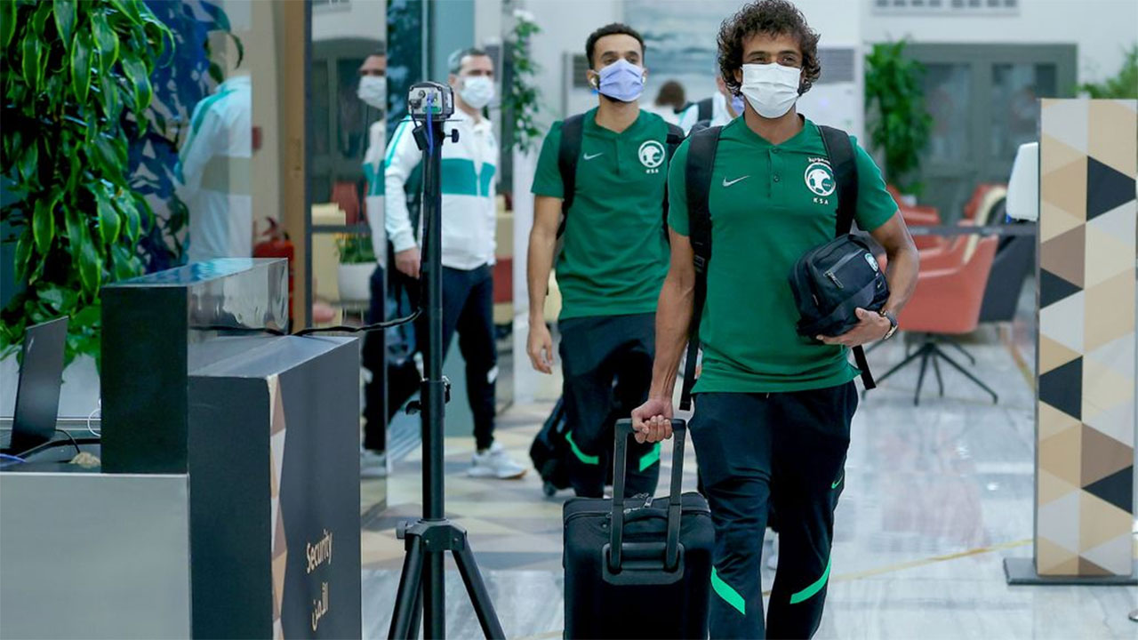 المنتخب السعودي يطير إلى مسقط استعدادًا لمواجهة عمان