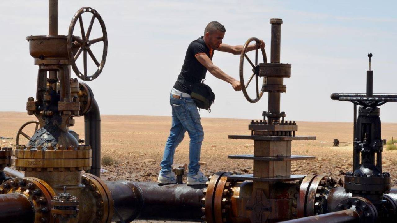 بالفيديو.. مهندس بترول سعودي يكشف عن مميزات إنتاج «النفط غير التقليدي»
