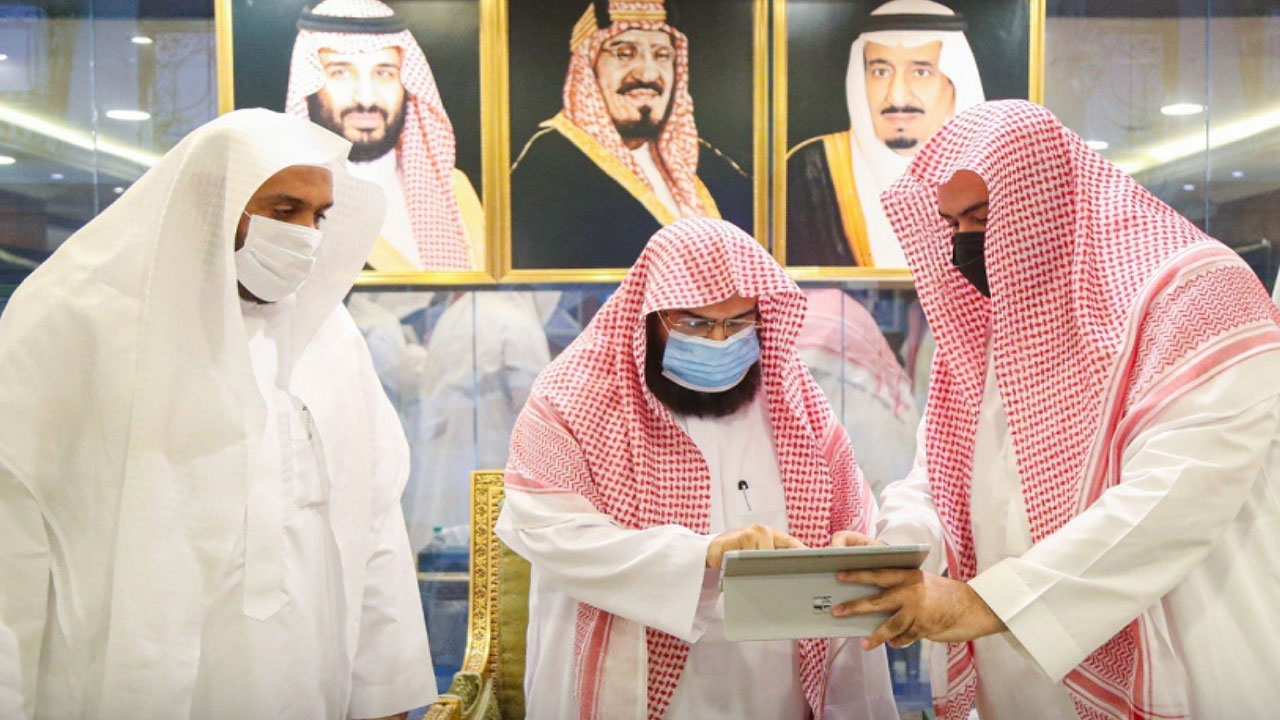 «السديس» يدشِّن التطبيق الإلكتروني «إمام» لإدارة مهام الأئمة والمؤذنين