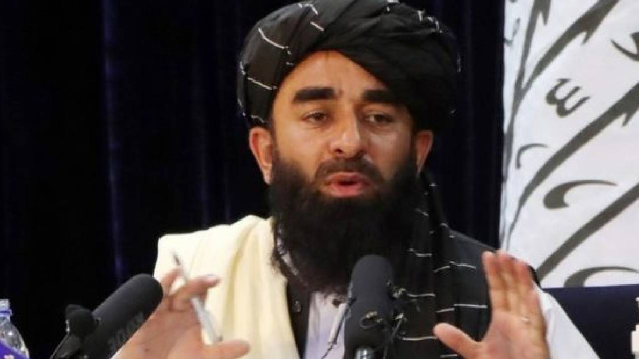 متحدث «طالبان»: النساء لا يمكن أن يكن وزيرات.. دور المرأة «الولادة» فقط