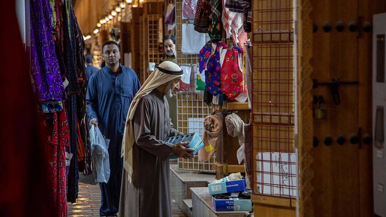 ماذا نعرف عن سوق القيصرية التاريخي بالأحساء وأهميته الاقتصادية؟