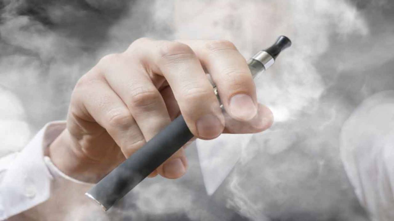 تجمع الرياض الصحي: السجائر الإلكترونية ضررها أكبر من التقليدية 