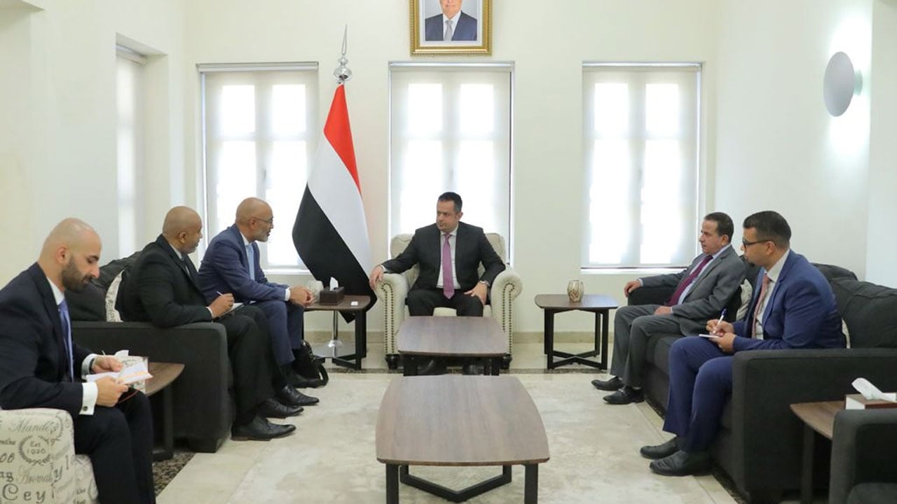 رئيس الوزراء اليمني: لا بديل عن التزام الجميع باتفاق الرياض