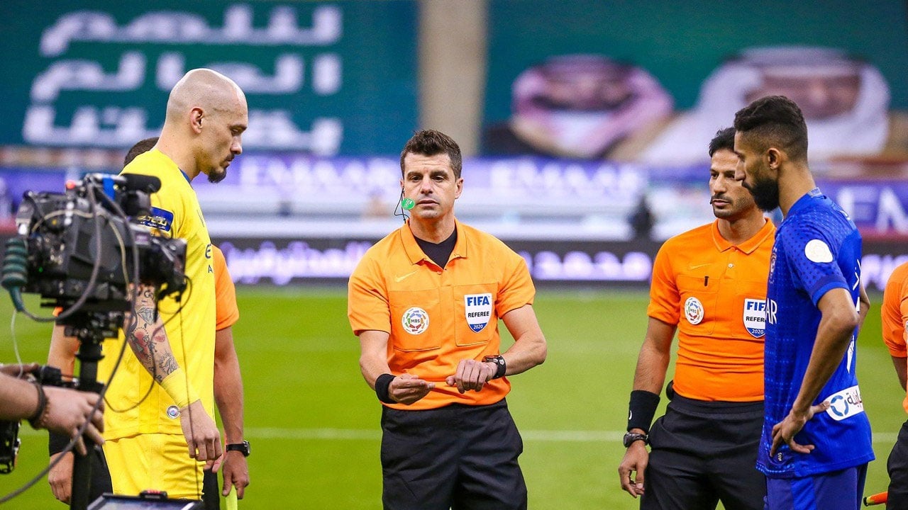 رسميًا.. إتاحة مناقشة الحالات التحكيمية والاستماع لتسجيلات الـ«VAR» الصوتية