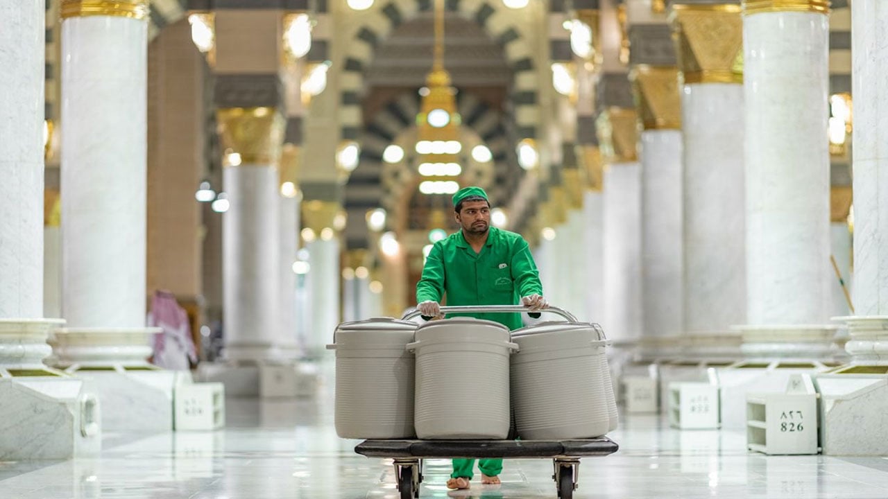 17,260 طناً من ماء زمزم بالمسجد النبوي خلال الربع الأول من 2024