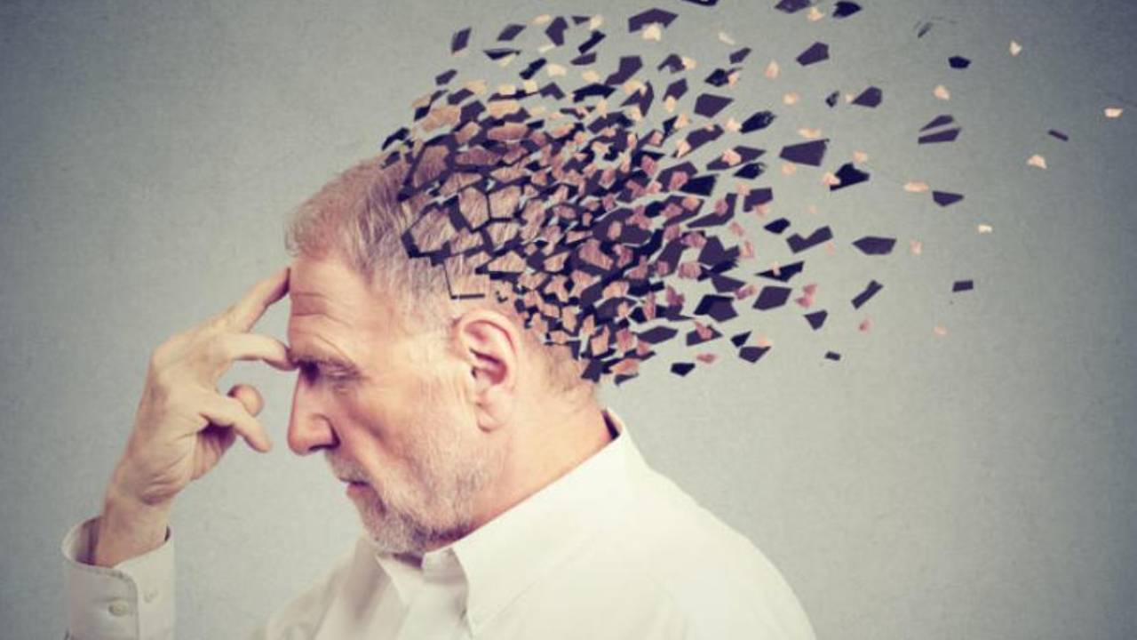 دراسة تكشف الرابط الخفي بين الذهان والخرف المبكر
