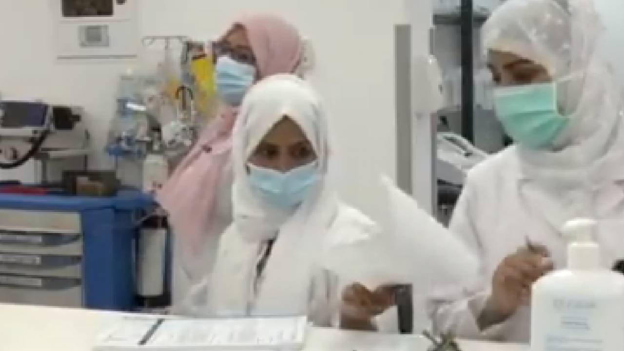 فقدت القدرة على التنفس.. ممرضة تنقذ حياة مواطنة تعرضت لـ«غصة» داخل مركز تجاري بحائل