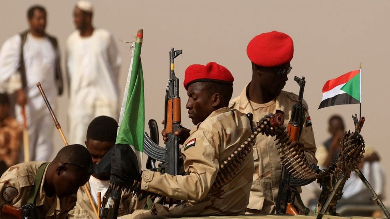 استسلام آخر مجموعة من سلاح المدرعات كانت تحاول تنفيذ الانقلاب بالسودان