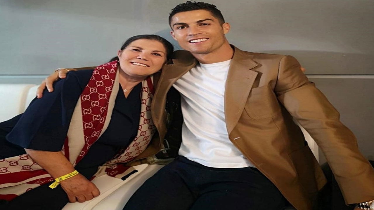 والدة رونالدو: أتمنى أن ينضم كريستيانو لهذا النادي قبل وفاتي