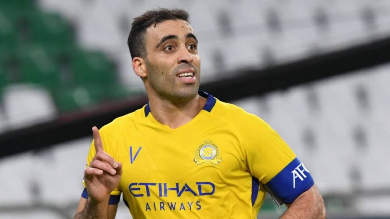 تصرف غريب من «حمدالله» قبل مواجهة النصر والباطن في الدوري