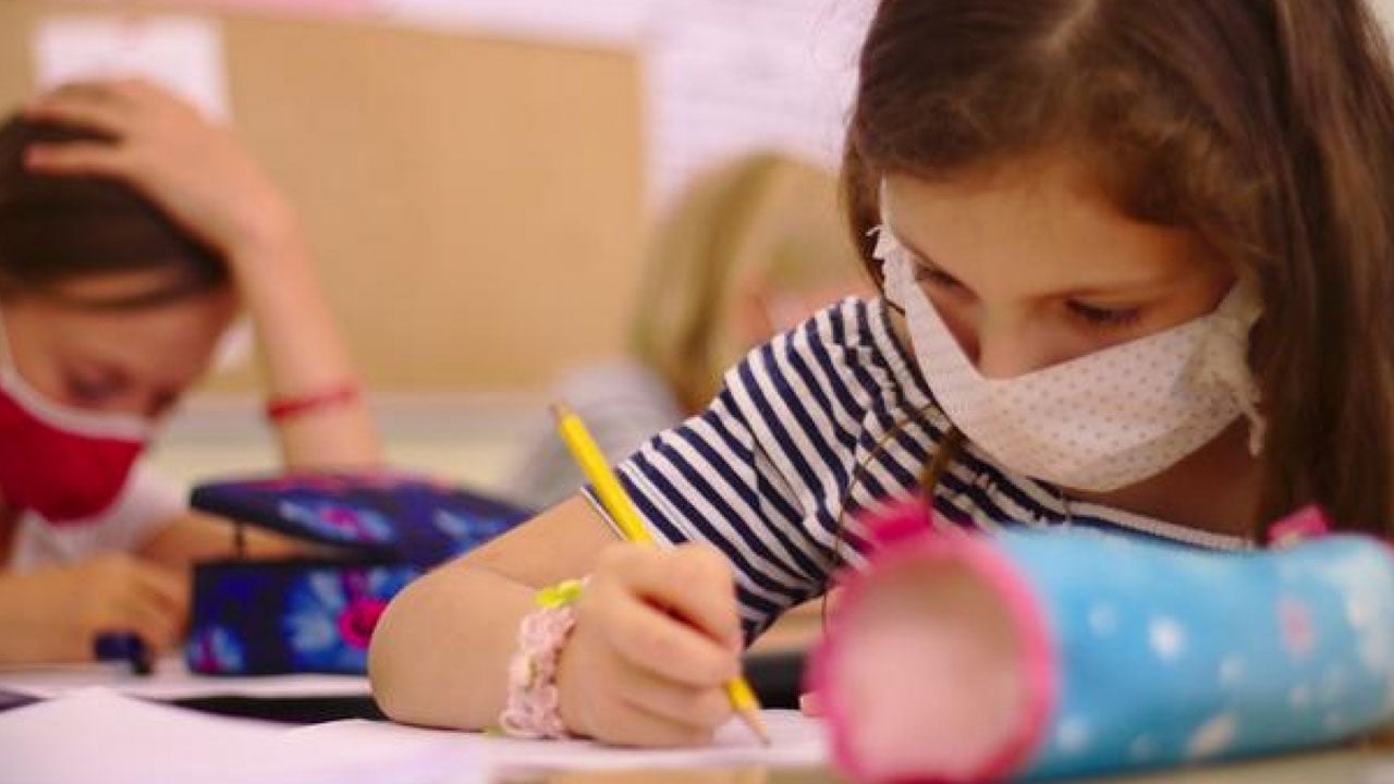 «مكافحة الأمراض» بأمريكا يكشف السلاح الأقوى ضد «كورونا» في المدارس