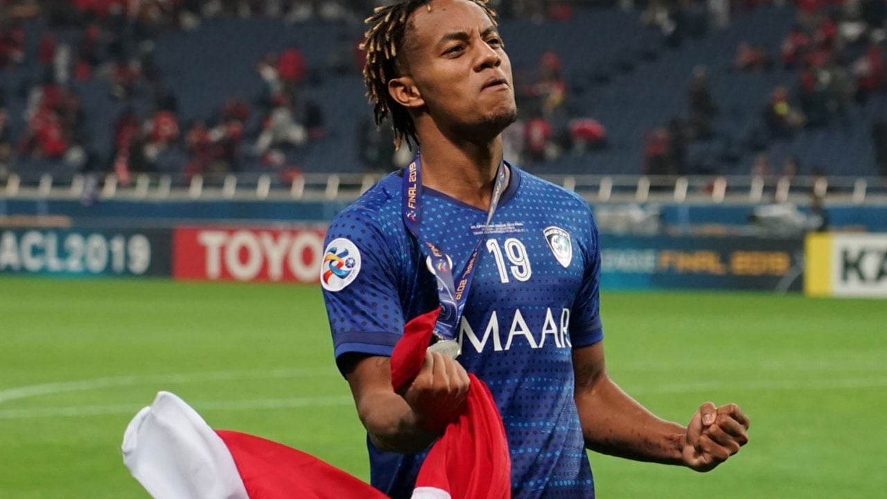جدل  بعد أنباء طلب كاريلو فسخ عقده مع الهلال