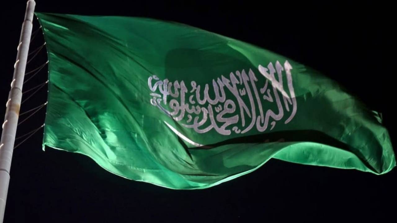 نشرة «عاجل».. ضبط مقيم يتباهى بأموال مجهولة المصدر و«توكلنا» يحجب الحالة الصحية عند تصوير الشاشة