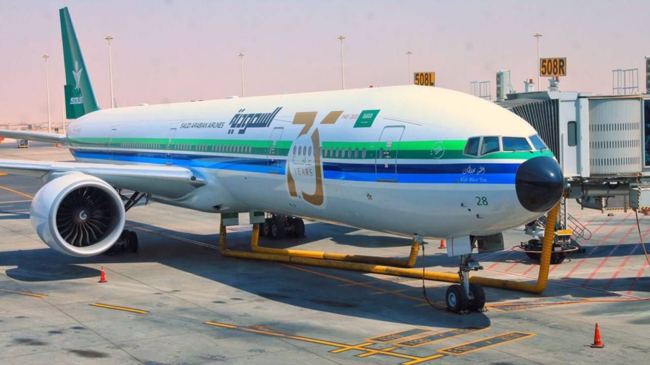 الخطوط السعودية تحتفي بذكرى أول رحلة للملك المؤسس