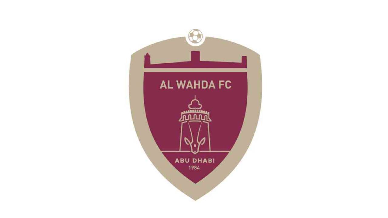لقطة طريفة.. حارس الوحدة الإماراتي يتصدى لكرة من خارج منطقة الجزاء