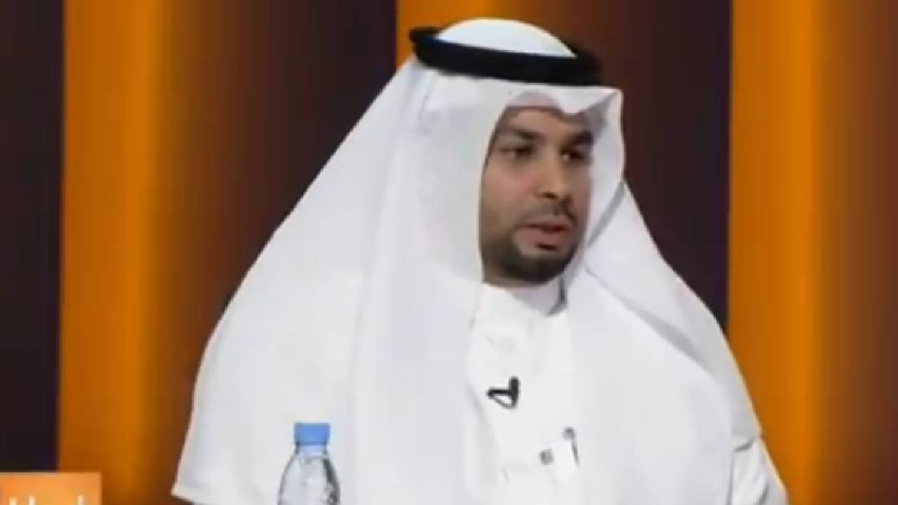هل ارتداء المرأة ملابس غير محتشمة يعفي المتحرش من العقاب؟ قانوني يجيب