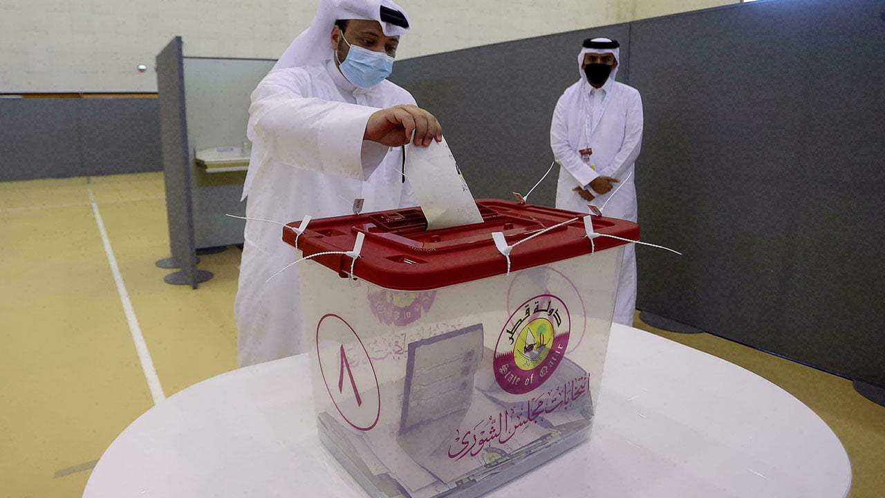 القطريون يدلون بأصواتهم اليوم لاختيار أعضاء أول مجلس شورى منتخب في البلاد