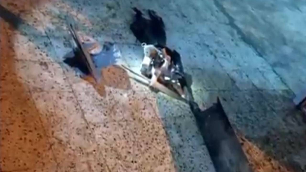 مقطع يوثق تضرر أحد المنازل من شظايا المسيرة الحوثية بأحد المسارحة