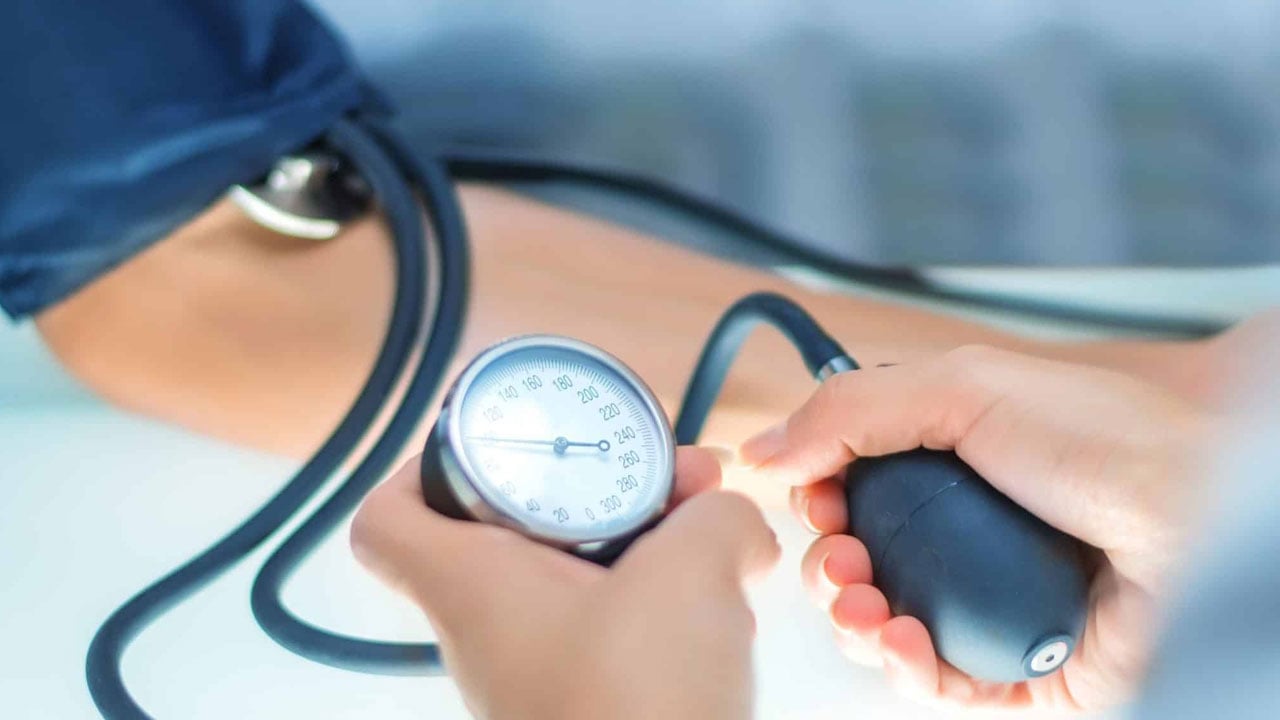 أطعمة تؤدي لارتفاع ضغط الدم.. ونصائح لمرضى السكري بتجنب هذا الغذاء