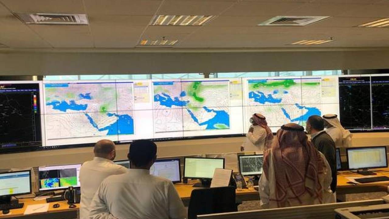 الأرصاد: نتابع التأثيرات المحتملة لبقايا إعصار شاهين على مدار الساعة