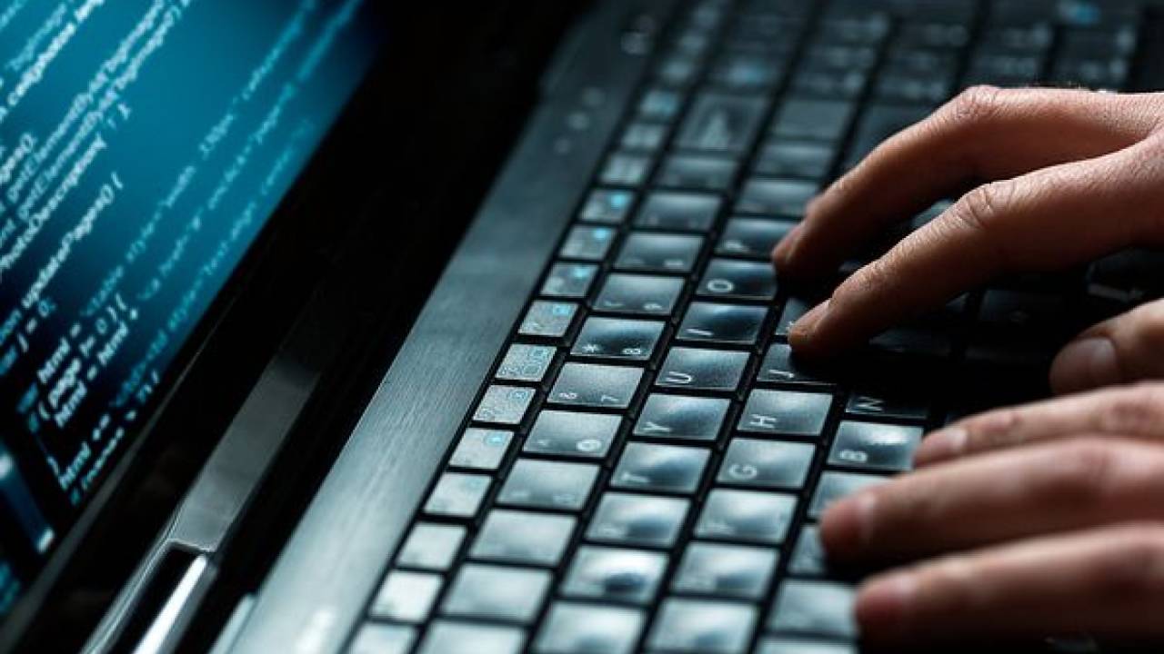 سي جي سو.. ما حقيقة وقوف طفل صيني وراء تعطل منصات التواصل؟