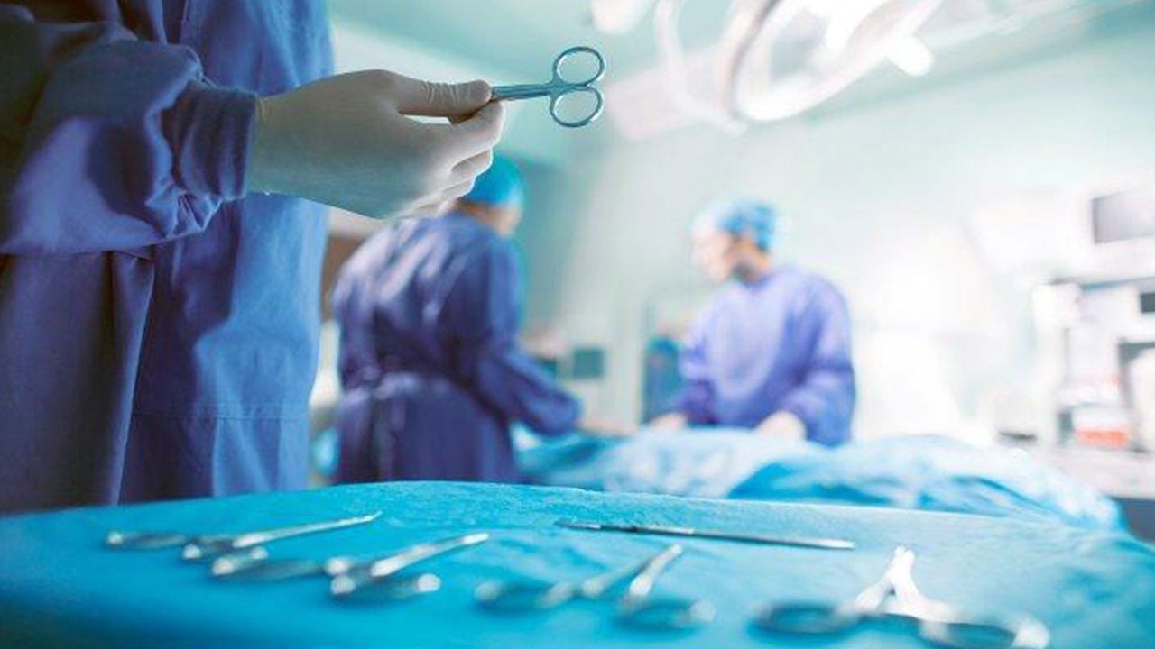 طفل يبتلع بطارية ليثيوم بجازان.. وفريق طبي يتدخل لإنقاذه