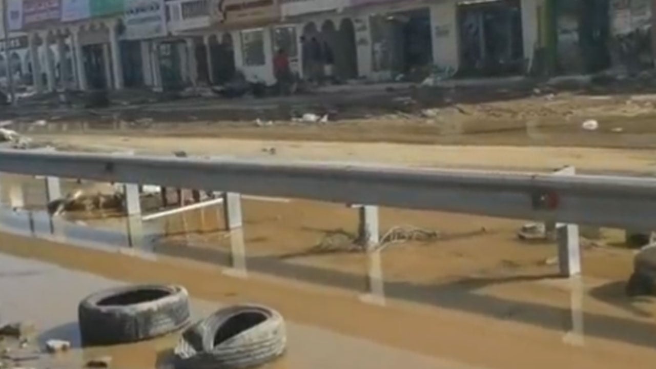 بالفيديو.. دمار هائل يخلفه «إعصار شاهين» في سلطنة عمان