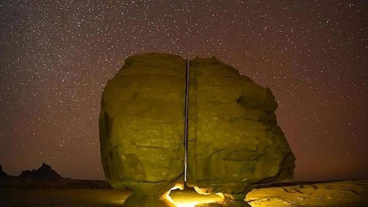 صخرة «عنترة وعبلة» بتيماء لا تزال تحيِّر من يراها