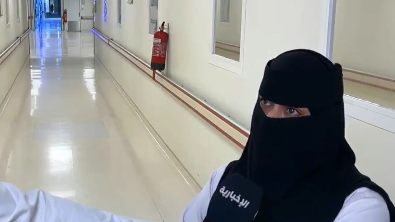 بالفيديو.. ممرضة تنقذ مقيمة بعد دهسها في أحد طرق القريات وتكشف تفاصيل الواقعة
