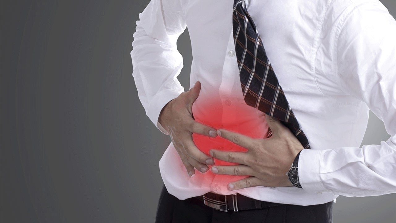 طبيبة تحذر: حرقة المعدة تنذر بأعراض خطيرة