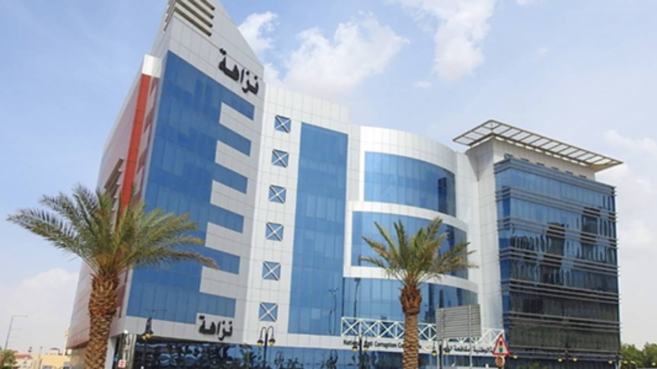 لتقديم عقد مزور.. إيقاف مدير أحد الكيانات التجارية وموظفين يعملان ببنك