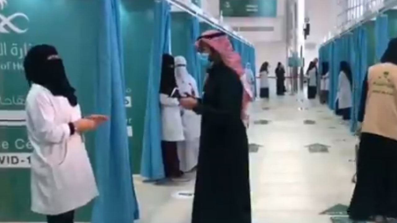 استشارية عن تخفيف الاحترازات: فرجت.. إجراءان لعودة الحياة إلى طبيعتها