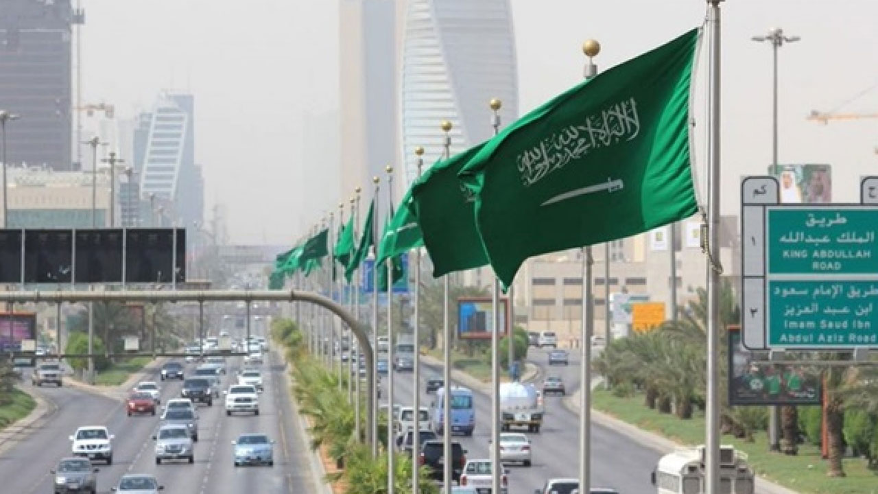 أخبار السعودية اليوم.. تخفيف إجراءات كورونا لن تشمل المساجد.. وصفر إصابات في الحرمين