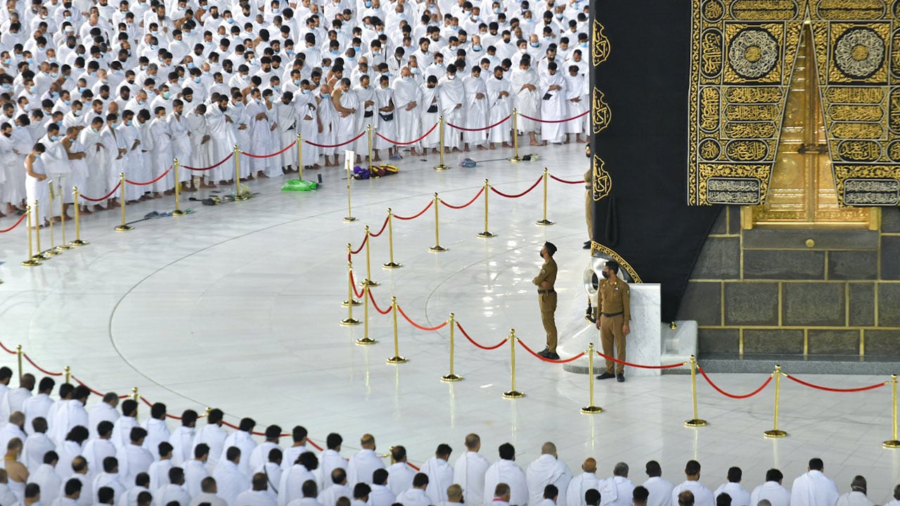 بعد تخفيف الاحترازات.. «الحج والعمرة» تحدد شروط إصدار تصاريح دخول الحرمين