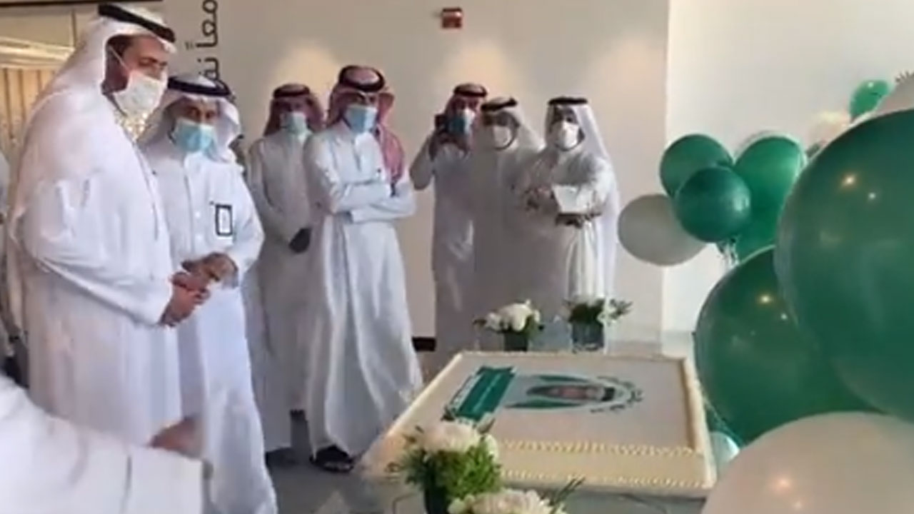 مقطع يوثق لحظة توديع توفيق الربيعة لزملائه في «الصحة»