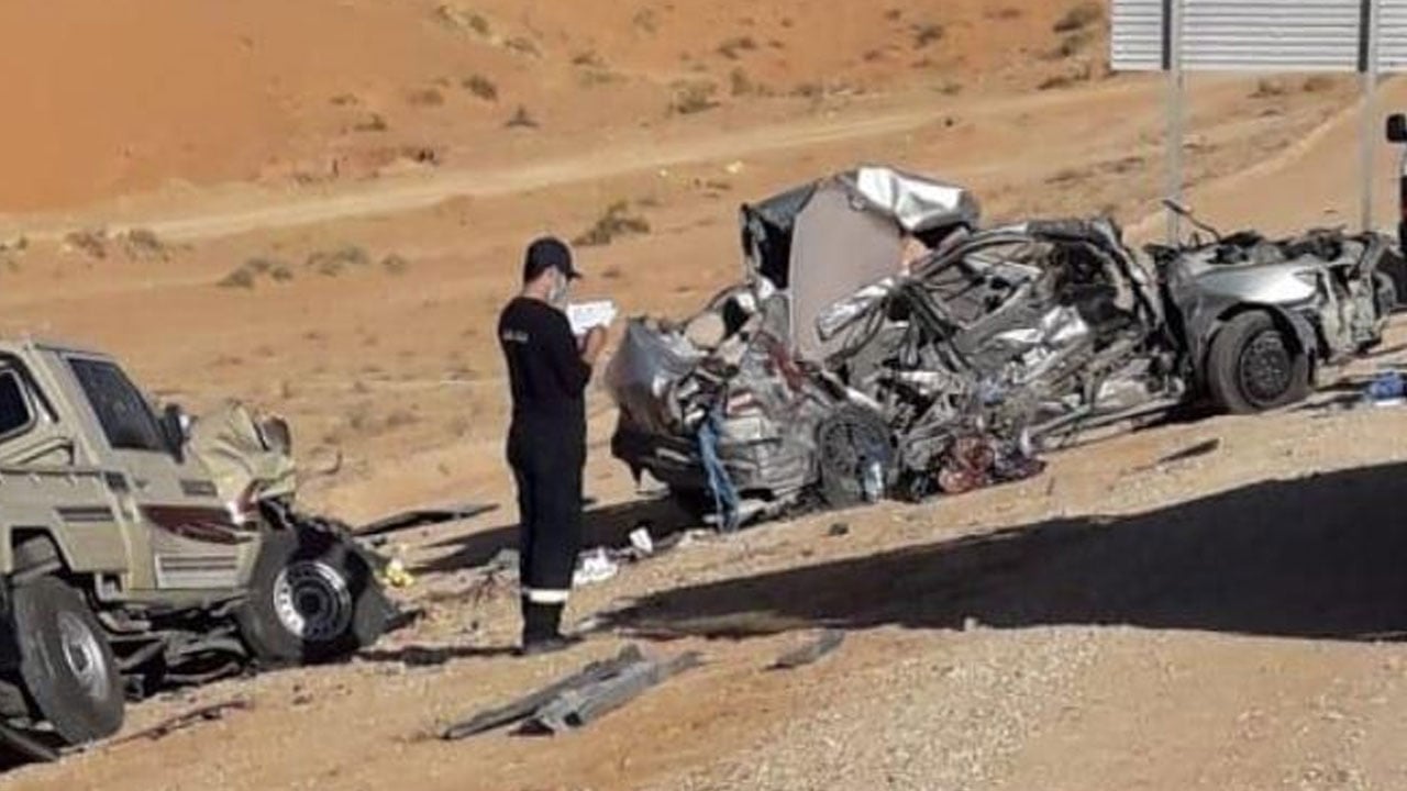 تهور قائد مركبة يتسبب بوقوع كارثة على أحد الطرق.. ومقطع يوثق الحادثة