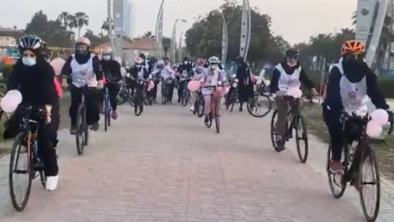 بالفيديو.. سباق دراجات لـ30 سيدة للتوعية بسرطان الثدي