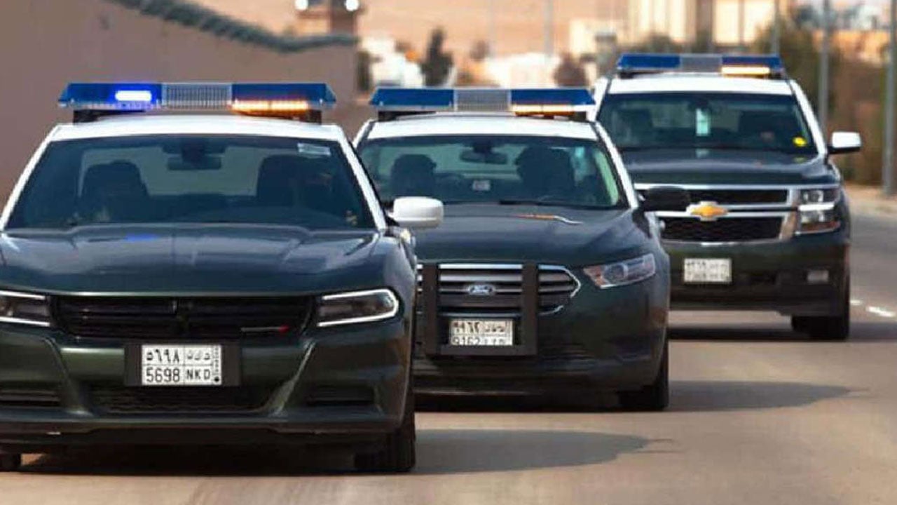 شرطة مكة تعلن القبض على مواطنين عبثا بأحد أجهزة «ساهر»