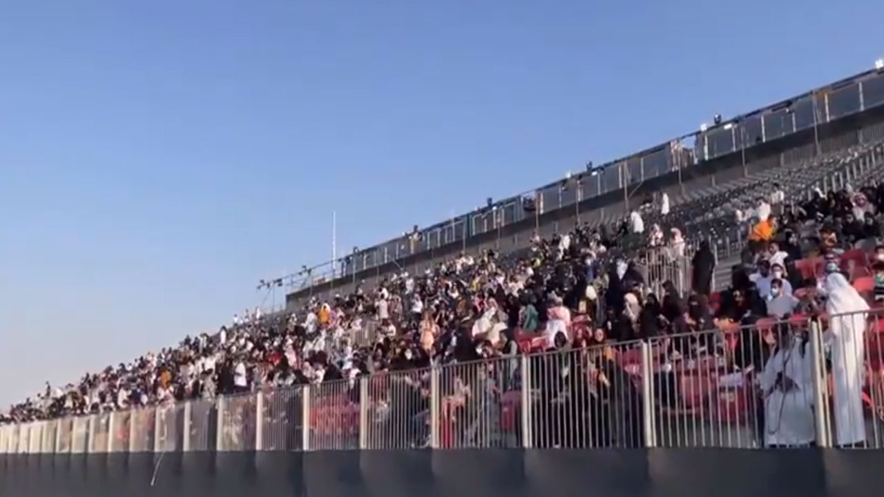بالفيديو.. إقبال مبكر من الجماهير لحضور مسيرة افتتاح موسم الرياض في «البوليفارد»