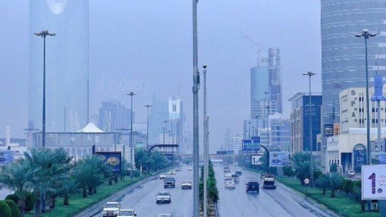 تعرف على طقس السعودية اليوم.. غائم وسحب رعدية وتدنٍّ بالرؤية الأفقية
