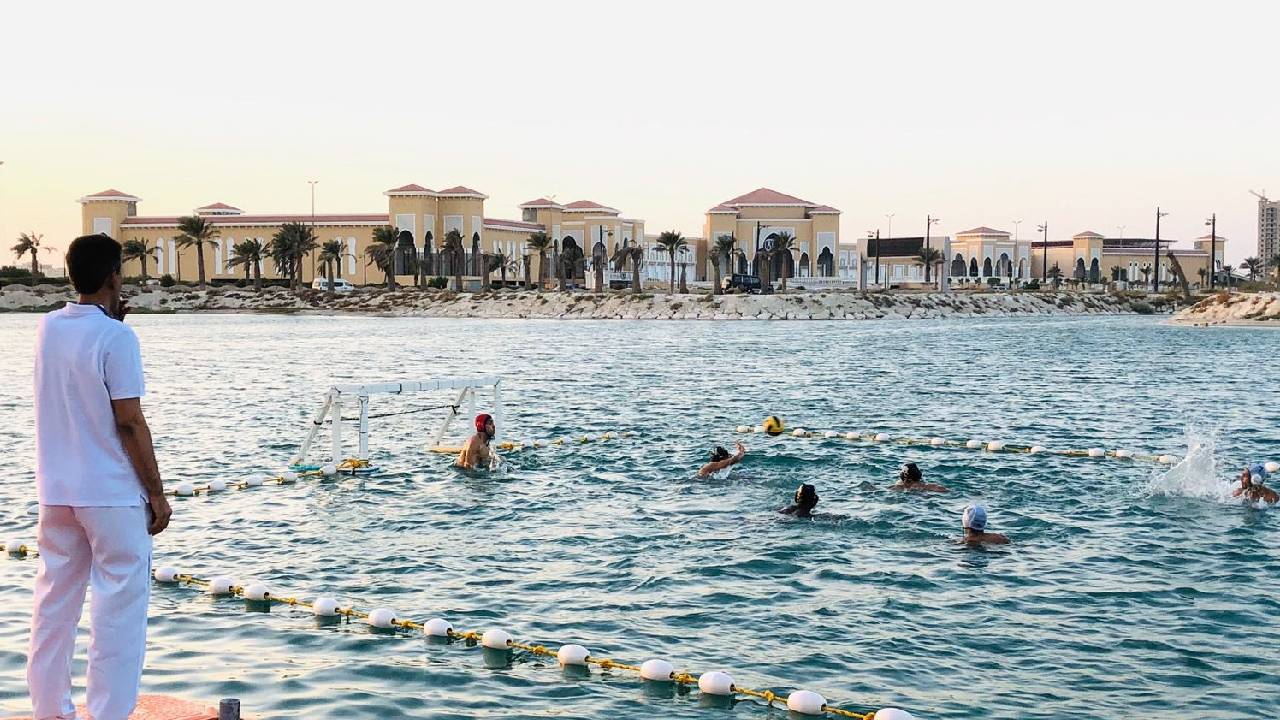 انطلاق بطولة كرة الماء الشاطئية الأولى بالخبر