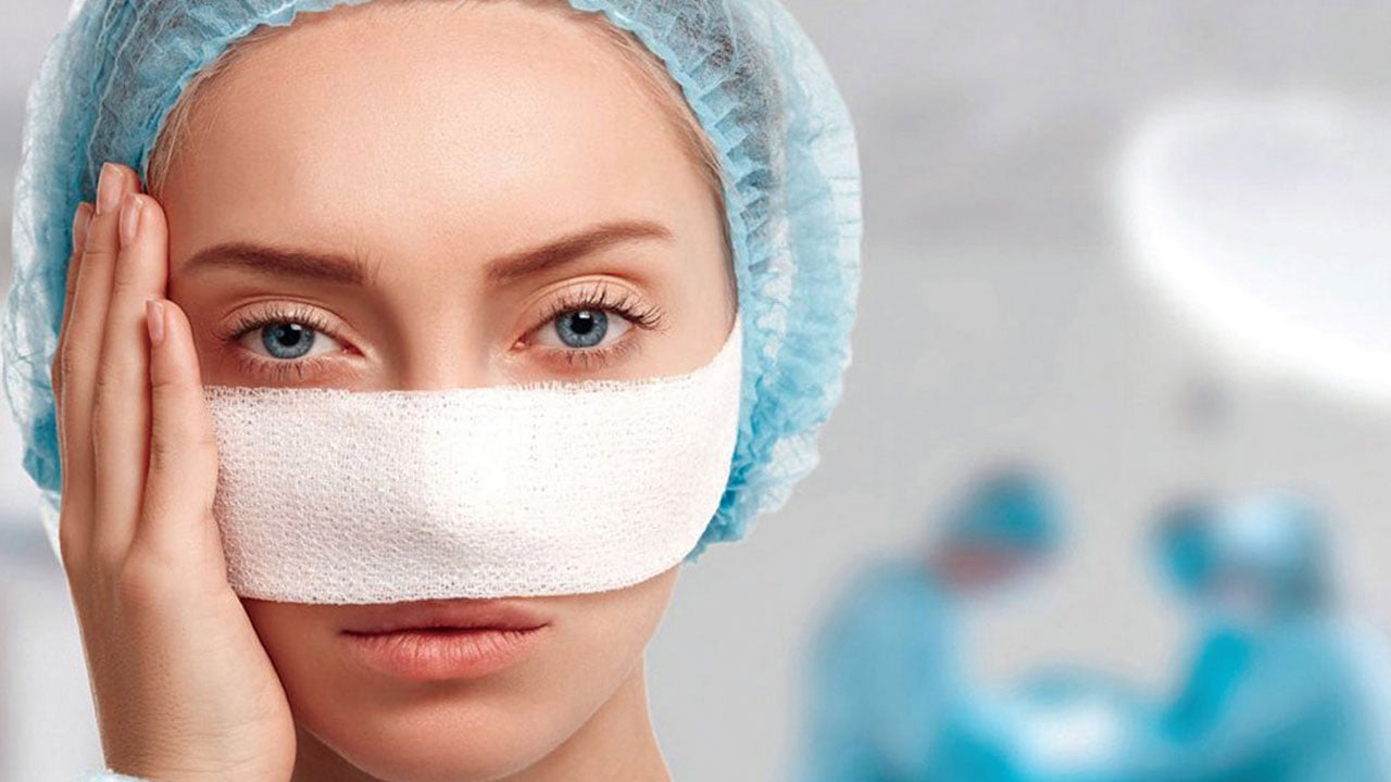 هل إخفاء أحد الزوجين عمليات التجميل يعد غشًا وما الموقف القانوني؟.. مستشار يجيب