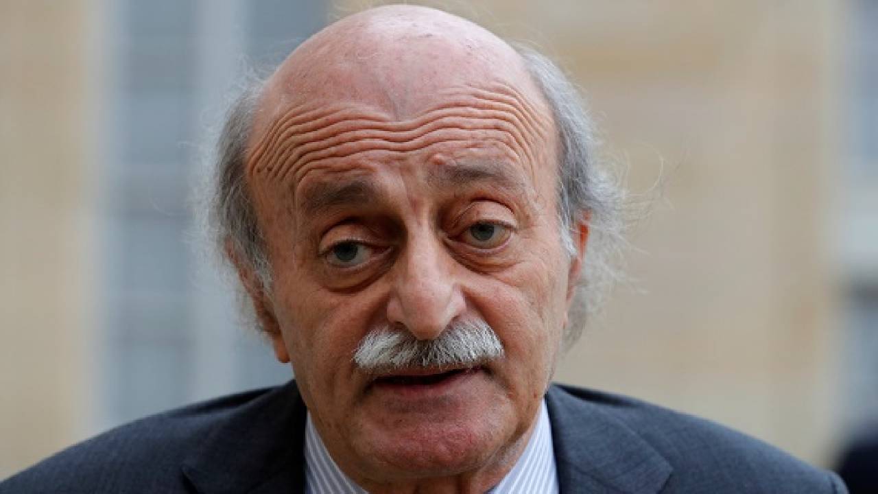 وليد جنبلاط للمسؤولين اللبنانيين: أقيلوا هذا الوزير قبل فوات الأوان