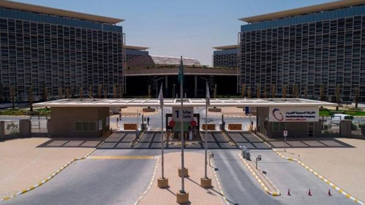 «الكهرباء» توضح سبب قطع التيار عن مسجد في الرياض